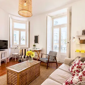 https://spacious-and-elegant-family-home.hotels-lisbon-portugal.com